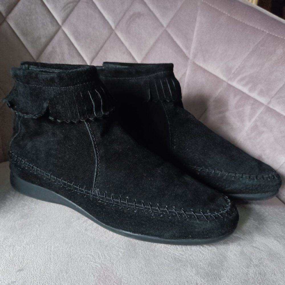 Women’s ABCDEFG Black Suede Moccasins Size 9
